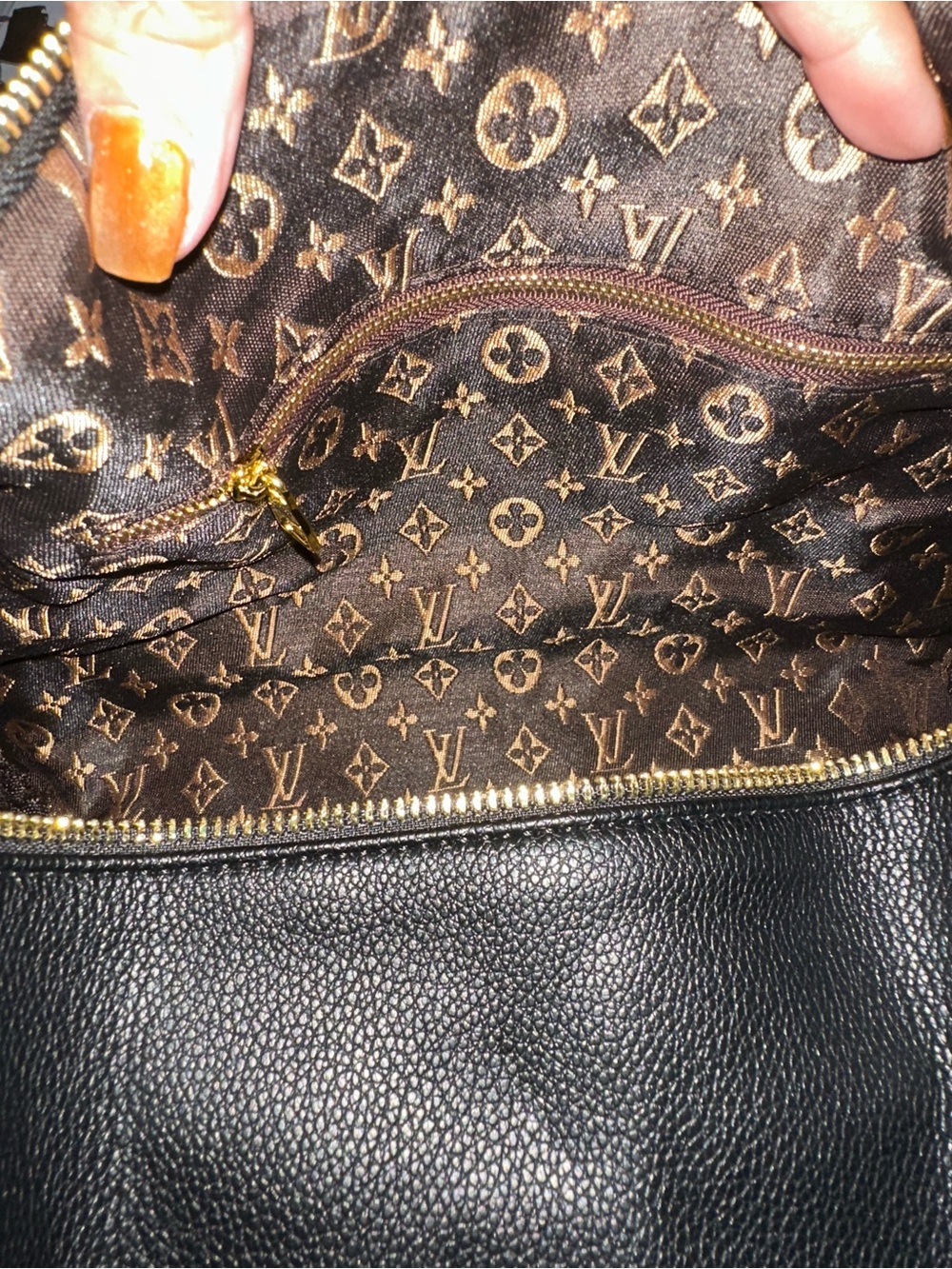 Black Leather Crossbody Bag - Black. Not authentic - Picture 10 of 12